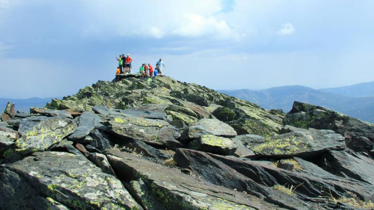La esperada cima del pico Ocejón, una atalaya natural de la Sierra de Ayllón