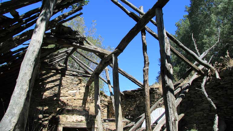 El techo del viejo molino harinero de Majaelrayo ha desaparecido