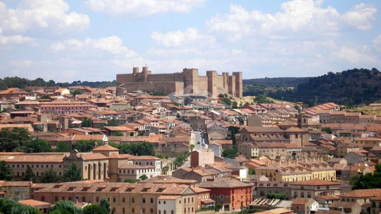Sigüenza, ciudad medieval con su gran castillo dominando la ciudad